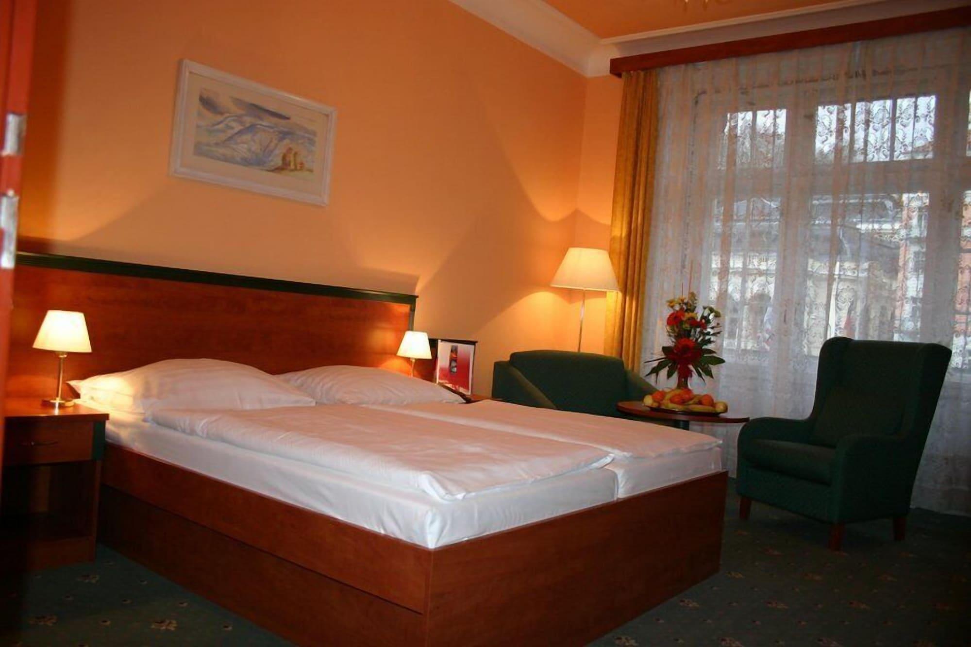 Ea Hotel Jessenius Karlsbad Buitenkant foto