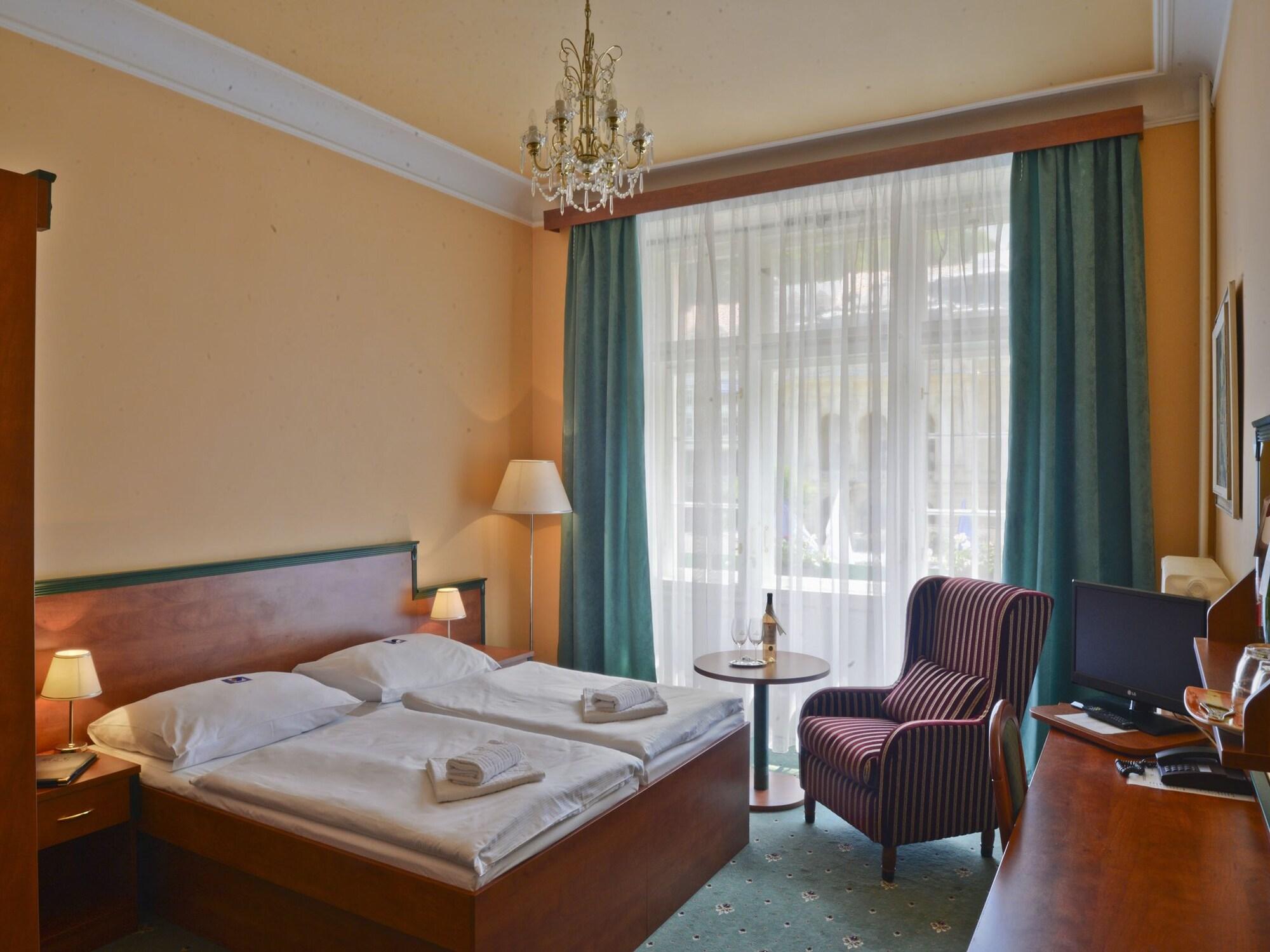 Ea Hotel Jessenius Karlsbad Buitenkant foto