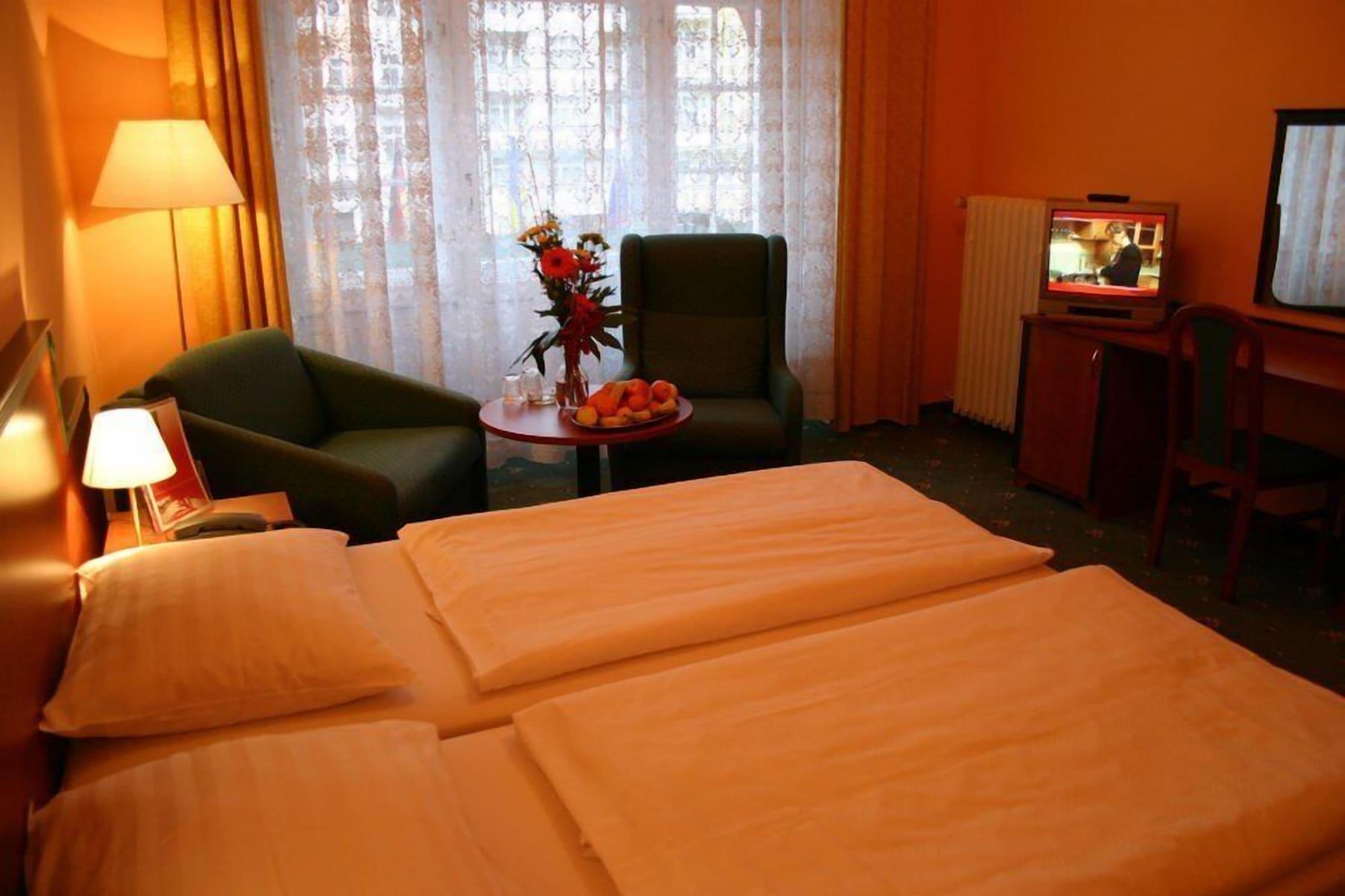 Ea Hotel Jessenius Karlsbad Buitenkant foto