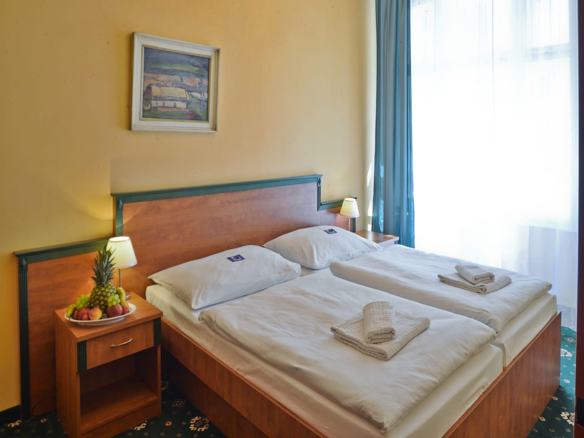 Ea Hotel Jessenius Karlsbad Buitenkant foto