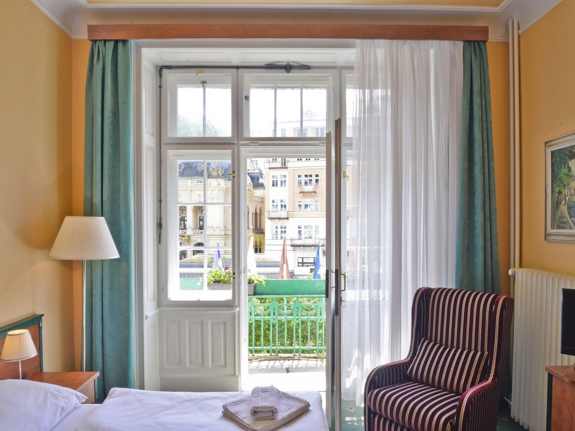Ea Hotel Jessenius Karlsbad Buitenkant foto