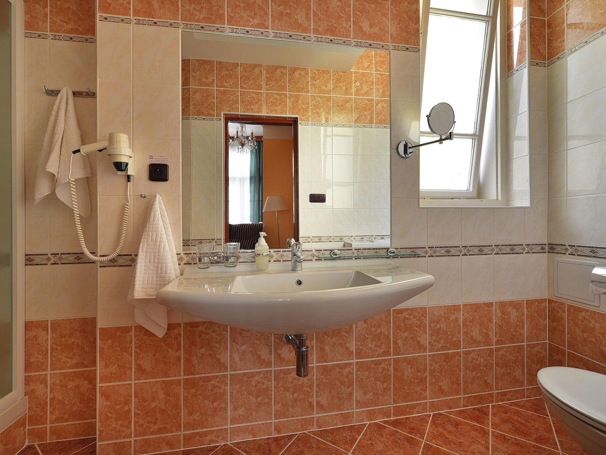 Ea Hotel Jessenius Karlsbad Buitenkant foto