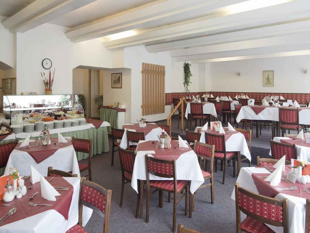 Ea Hotel Jessenius Karlsbad Buitenkant foto