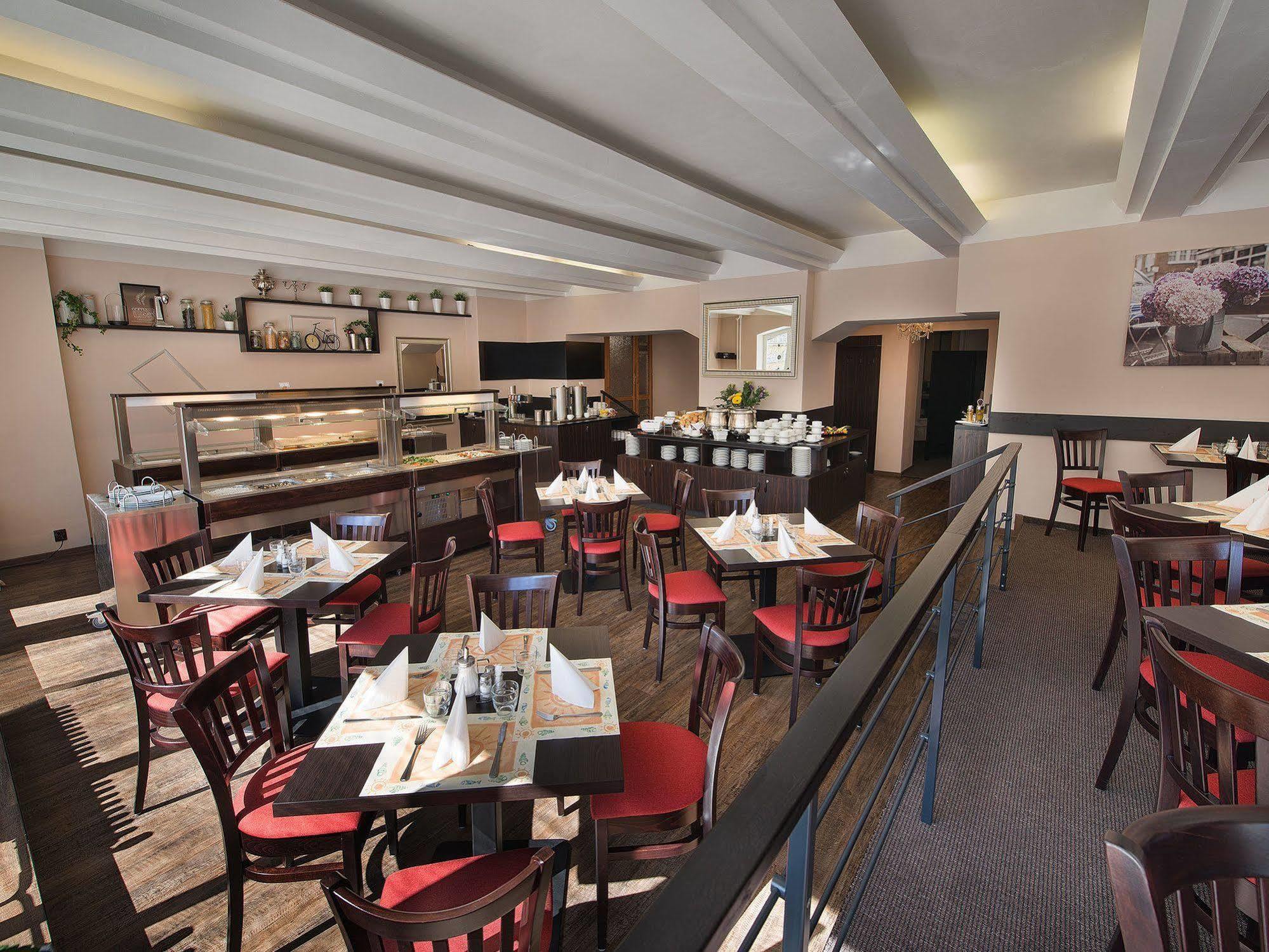 Ea Hotel Jessenius Karlsbad Buitenkant foto